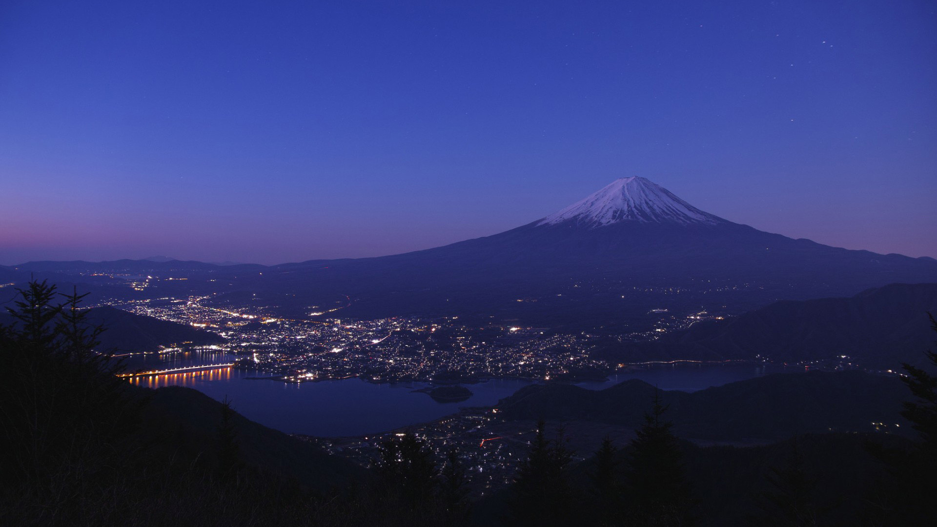 思越人·紫府東風放夜時